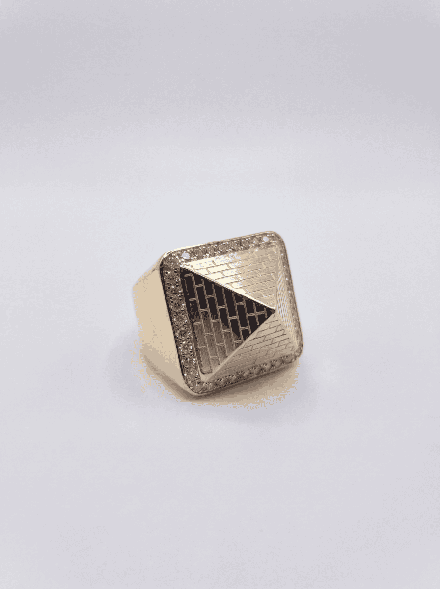 Chevalière Pyramide 3D avec pierres incrustées taille 68 – Or 18 carats (750/1000e)